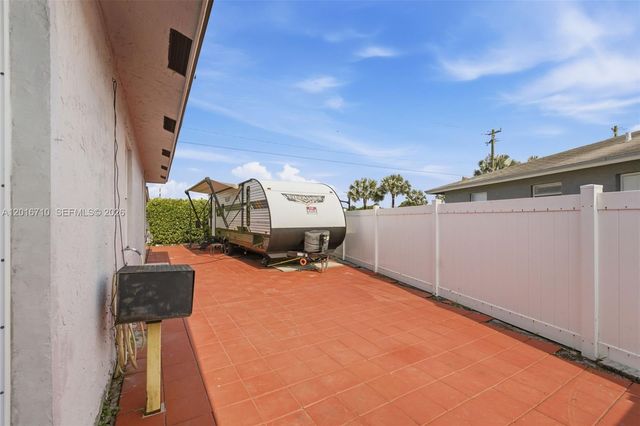 3177 NW 75th Way, Hollywood, FL 33024