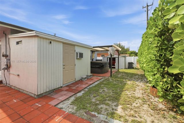 3177 NW 75th Way, Hollywood, FL 33024