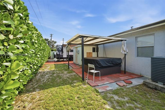3177 NW 75th Way, Hollywood, FL 33024