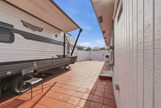 3177 NW 75th Way, Hollywood, FL 33024