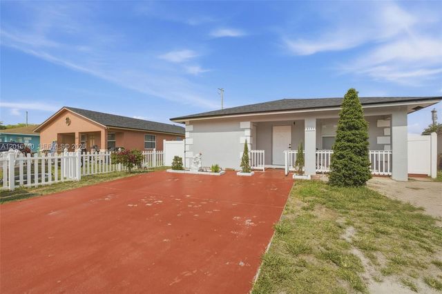 3177 NW 75th Way, Hollywood, FL 33024