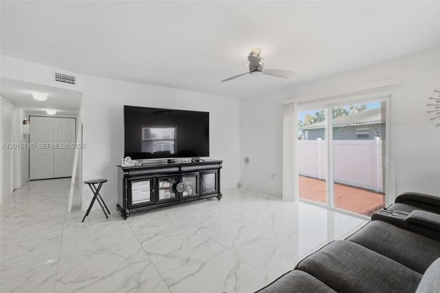 3177 NW 75th Way, Hollywood, FL 33024