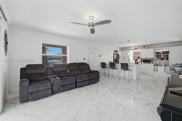 3177 NW 75th Way, Hollywood, FL 33024