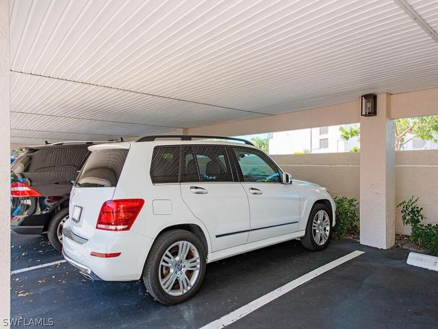 5818 Glencove DR 103, Naples, FL 34108