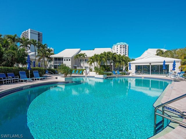 5818 Glencove DR 103, Naples, FL 34108