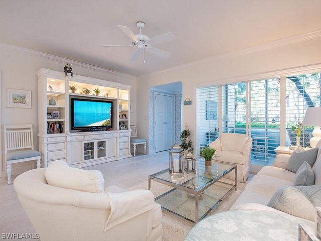 5818 Glencove DR 103, Naples, FL 34108