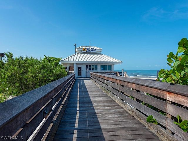 5818 Glencove DR 103, Naples, FL 34108