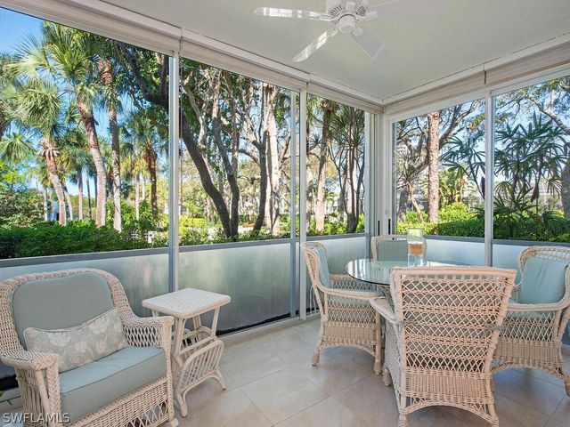 5818 Glencove DR 103, Naples, FL 34108