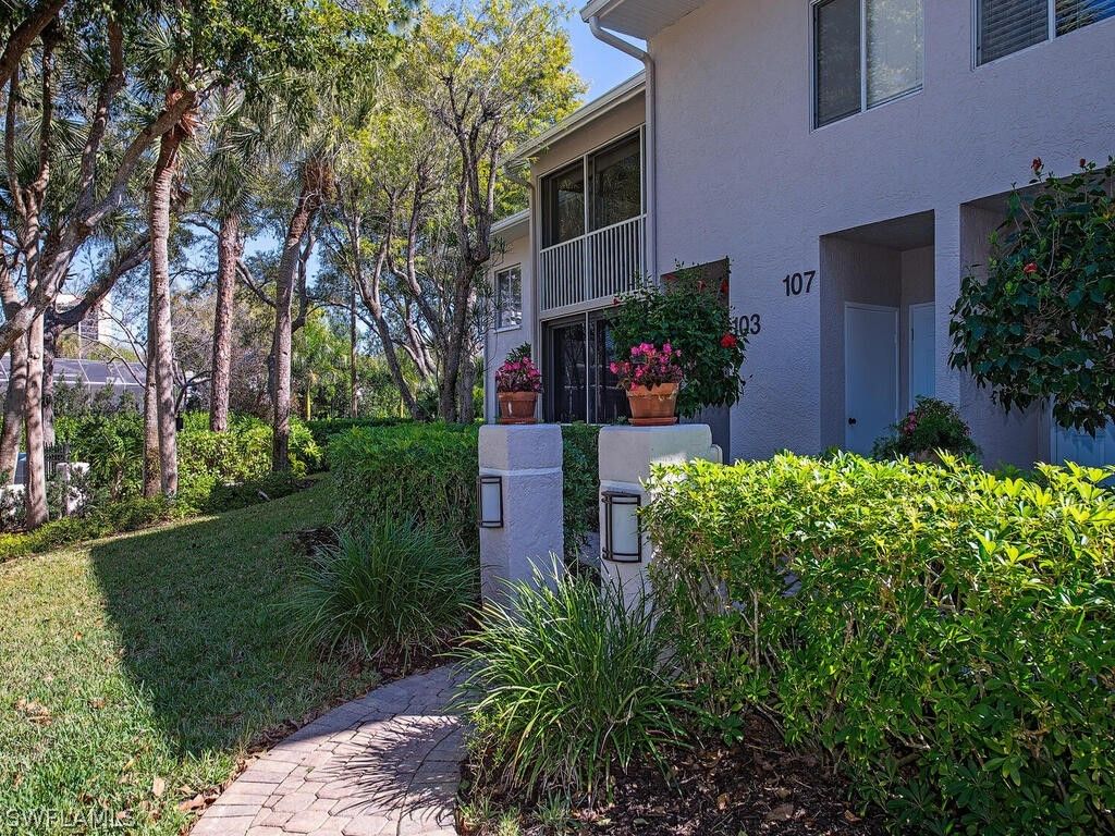 5818 Glencove DR 103, Naples, FL 34108