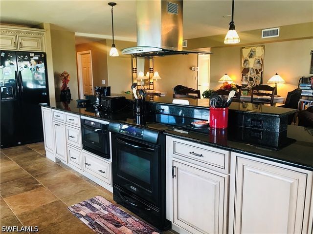 1200 Gulf Shore BLVD N 404, Naples, FL 34102