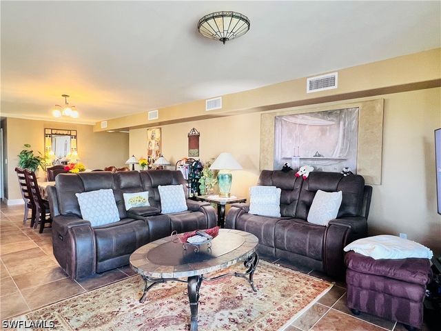 1200 Gulf Shore BLVD N 404, Naples, FL 34102