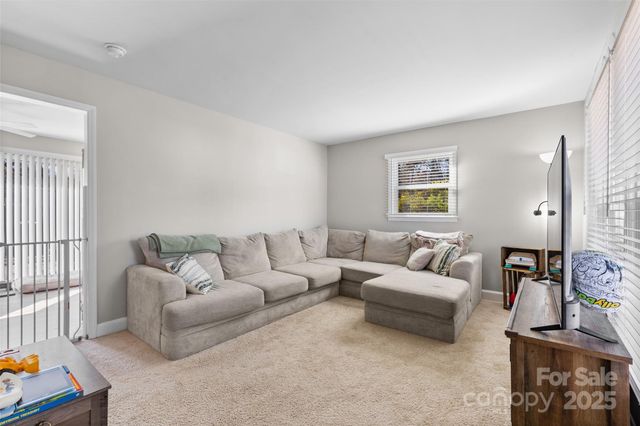 1323 Ranch Road, Charlotte, NC 28208