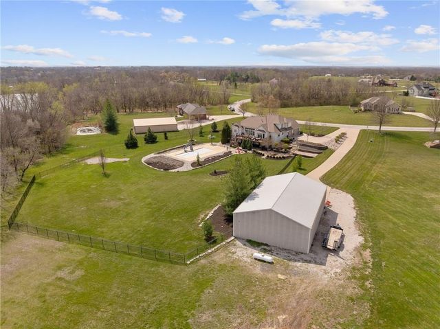25002 Woodland Circle, Lee's Summit, MO 64086