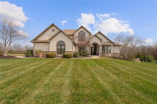25002 Woodland Circle, Lee's Summit, MO 64086