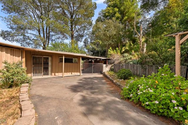 899 Van Horn Rd, El Cajon, CA 92019