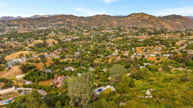 899 Van Horn Rd, El Cajon, CA 92019