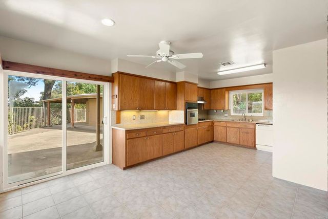 899 Van Horn Rd, El Cajon, CA 92019