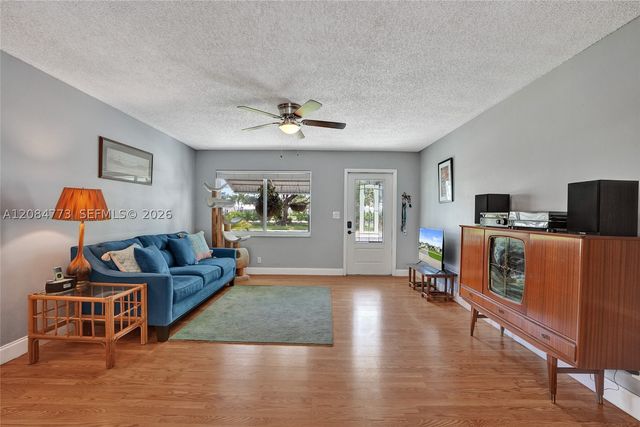 2083 SW 13th Ave, Boynton Beach, FL 33426