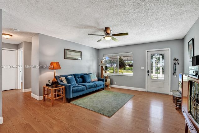 2083 SW 13th Ave, Boynton Beach, FL 33426