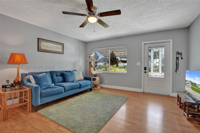 2083 SW 13th Ave, Boynton Beach, FL 33426