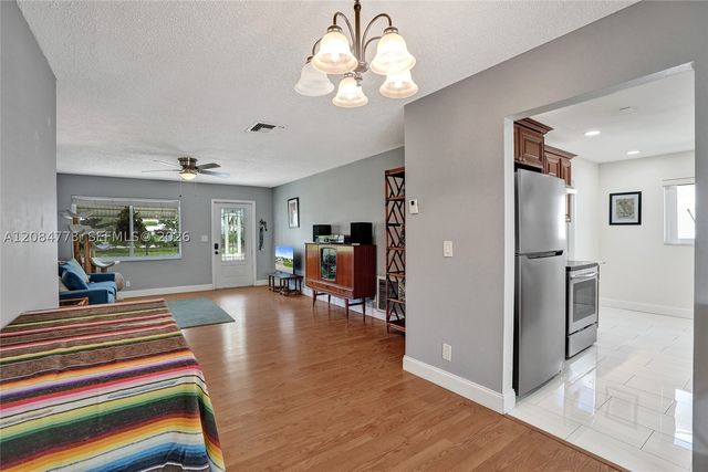 2083 SW 13th Ave, Boynton Beach, FL 33426