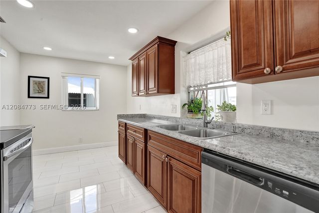 2083 SW 13th Ave, Boynton Beach, FL 33426