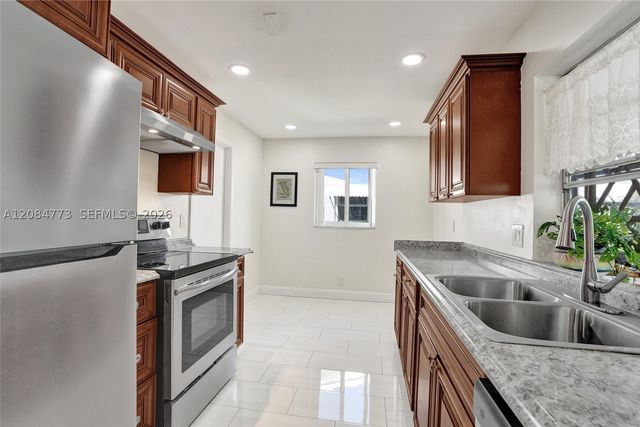 2083 SW 13th Ave, Boynton Beach, FL 33426
