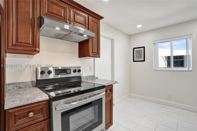 2083 SW 13th Ave, Boynton Beach, FL 33426