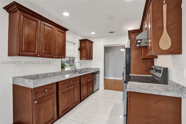 2083 SW 13th Ave, Boynton Beach, FL 33426