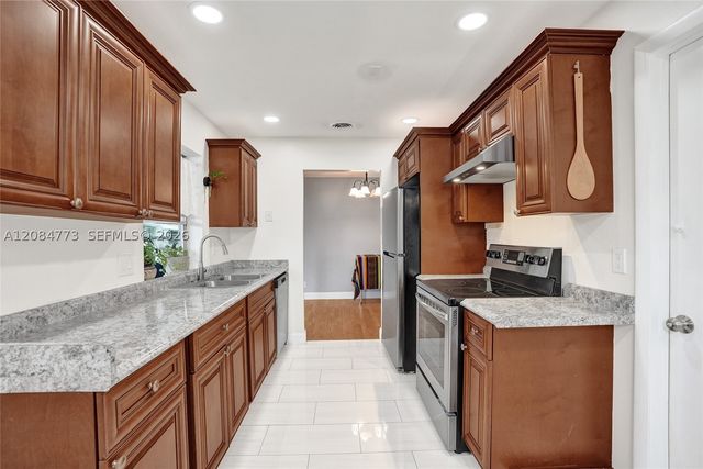 2083 SW 13th Ave, Boynton Beach, FL 33426
