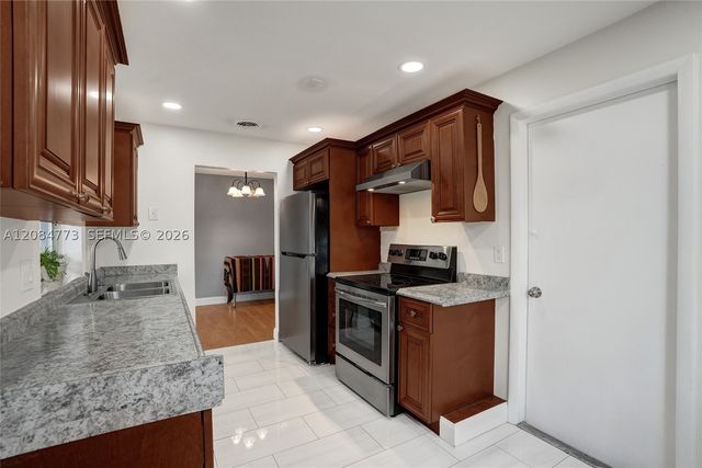 2083 SW 13th Ave, Boynton Beach, FL 33426