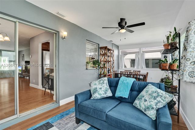 2083 SW 13th Ave, Boynton Beach, FL 33426