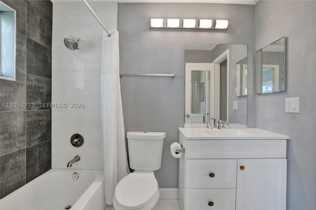 2083 SW 13th Ave, Boynton Beach, FL 33426