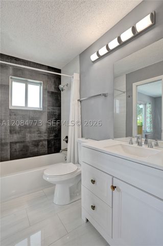 2083 SW 13th Ave, Boynton Beach, FL 33426