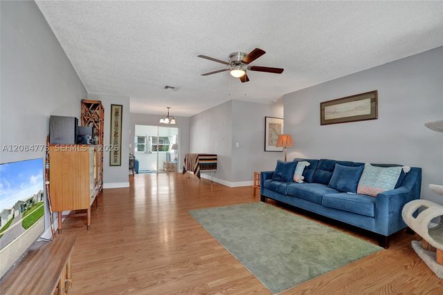 2083 SW 13th Ave, Boynton Beach, FL 33426