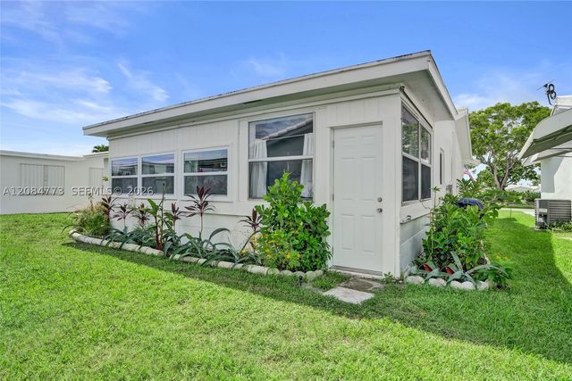 2083 SW 13th Ave, Boynton Beach, FL 33426