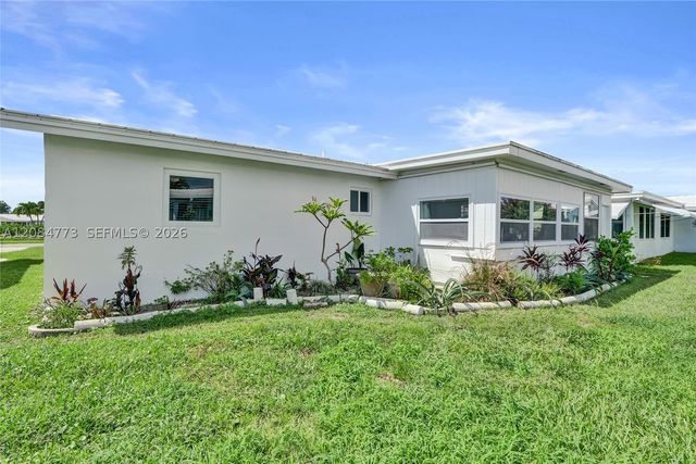 2083 SW 13th Ave, Boynton Beach, FL 33426