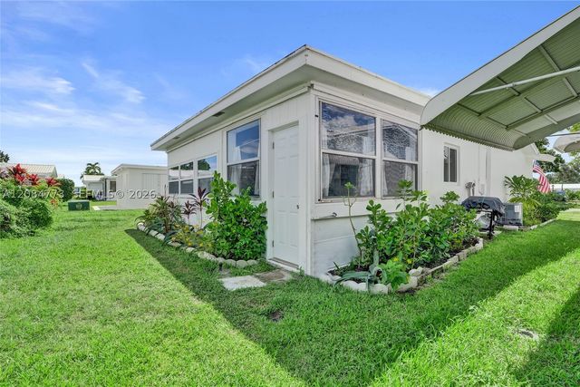 2083 SW 13th Ave, Boynton Beach, FL 33426