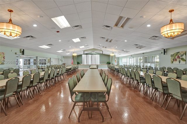 2083 SW 13th Ave, Boynton Beach, FL 33426