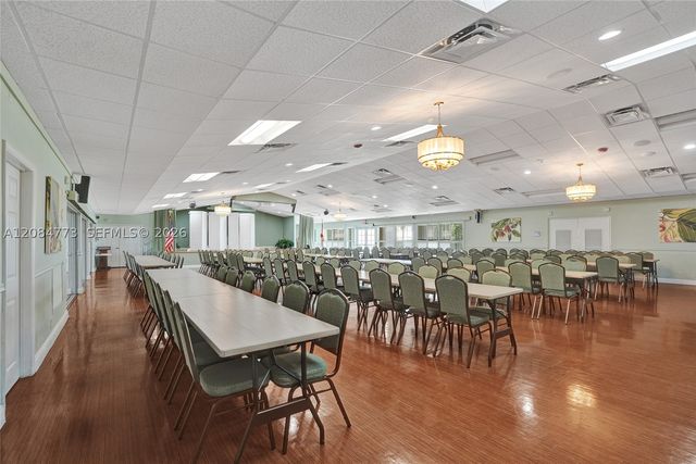 2083 SW 13th Ave, Boynton Beach, FL 33426