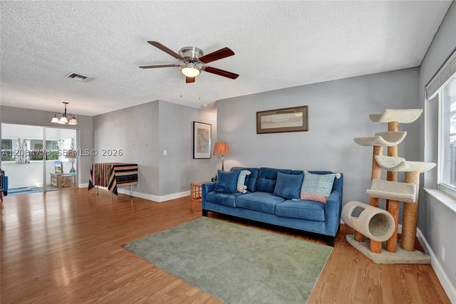 2083 SW 13th Ave, Boynton Beach, FL 33426