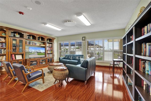 2083 SW 13th Ave, Boynton Beach, FL 33426