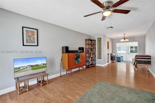 2083 SW 13th Ave, Boynton Beach, FL 33426