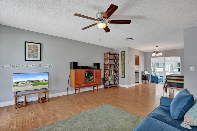 2083 SW 13th Ave, Boynton Beach, FL 33426