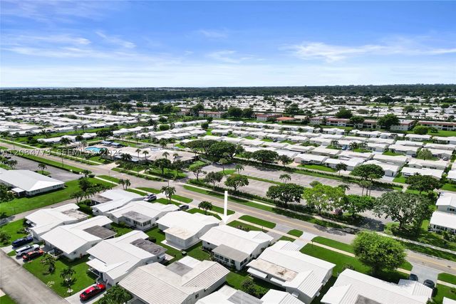 2083 SW 13th Ave, Boynton Beach, FL 33426