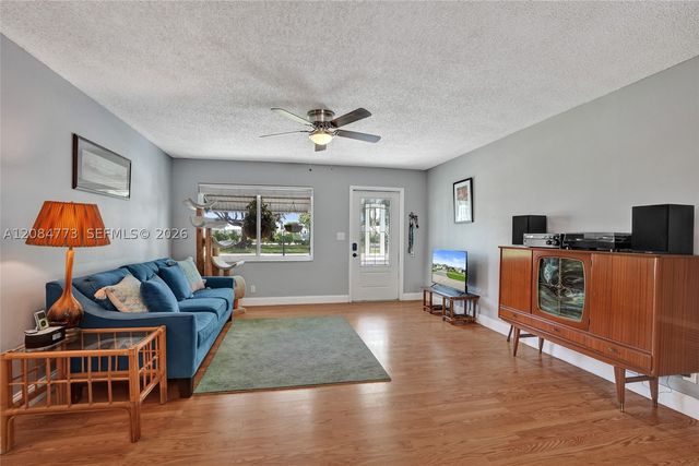 2083 SW 13th Ave, Boynton Beach, FL 33426
