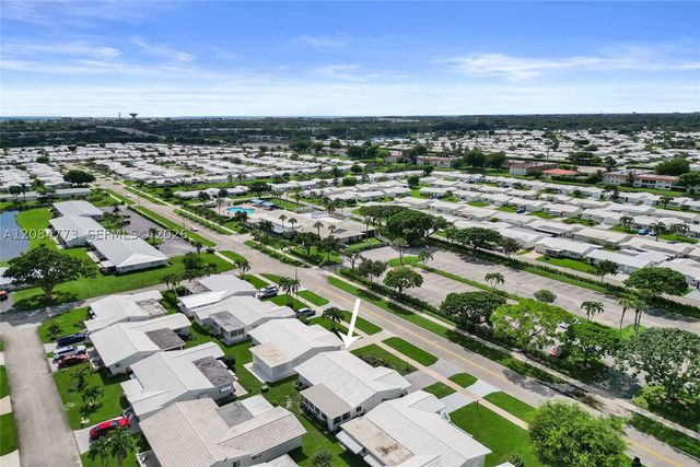 2083 SW 13th Ave, Boynton Beach, FL 33426
