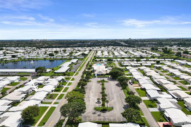2083 SW 13th Ave, Boynton Beach, FL 33426