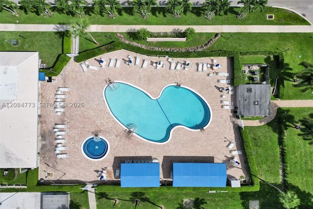 2083 SW 13th Ave, Boynton Beach, FL 33426
