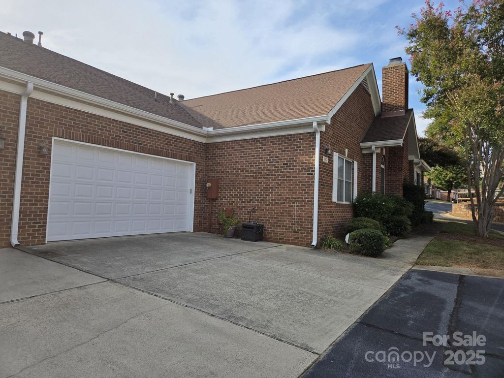 8543 Windsor Ridge Drive, Charlotte, NC 28277